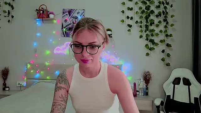 Snapshot of Candyy_rasss chatting on July 17, 11:29 am Candyy rasss online show from July 17, 11:29 am