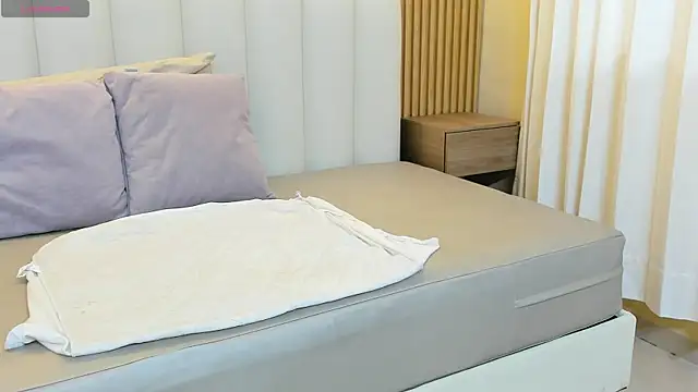 Amyfoster4 online show from July 17, 3:20 pm
