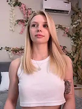 Snapshot of alice-woond chatting on July 16, 2:36 pm alice-woond online show from July 16, 2:36 pm