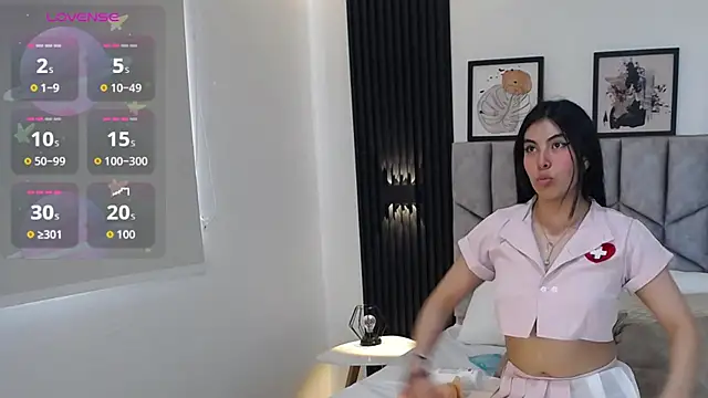 Snapshot of Bella_Cute_01 chatting on July 17, 9:34 pm Bella Cute 01 online show from July 17, 9:34 pm