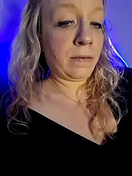 Snapshot of XxMs_StarzxX chatting on January 27, 3:04 am XxMs StarzxX online show from January 27, 3:04 am