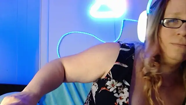 Snapshot of XxMs_StarzxX chatting on January 17, 1:04 am XxMs StarzxX online show from January 17, 1:04 am