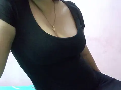 KIARA THE  QUEEN online show from July 17, 1:52 pm