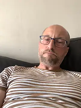 Snapshot of Rosbif69 chatting on July 16, 2:14 pm Rosbif69 online show from July 16, 2:14 pm