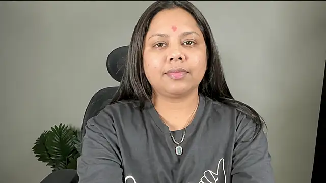 Snapshot of Varsha-ji767 chatting on July 16, 7:55 pm Varsha-ji767 online show from July 16, 7:55 pm