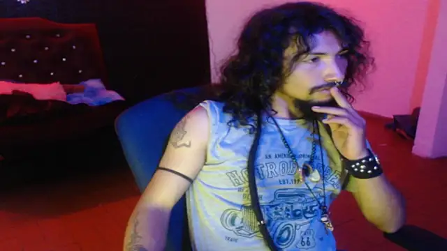 Snapshot of strap_420 chatting on July 18, 3:15 am strap 420 online show from July 18, 3:15 am