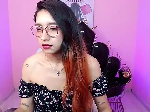 Snapshot of Nahomi_xxx chatting on July 17, 4:21 am Nahomi xxx online show from July 17, 4:21 am