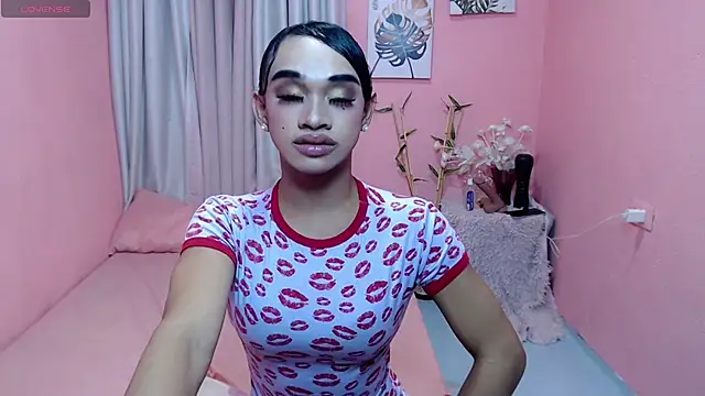 Snapshot of VivienneLuxe chatting on July 18, 7:17 am VivienneLuxe online show from July 18, 7:17 am