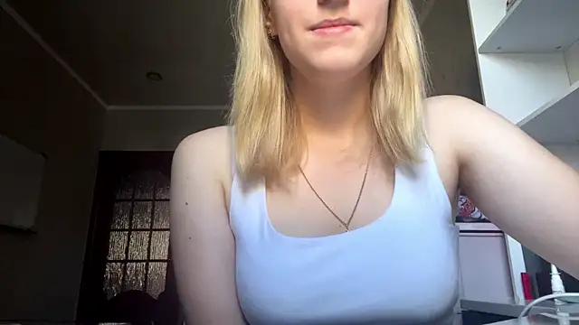 Snapshot of RollingSweet chatting on July 20, 6:43 am RollingSweet online show from July 20, 6:43 am