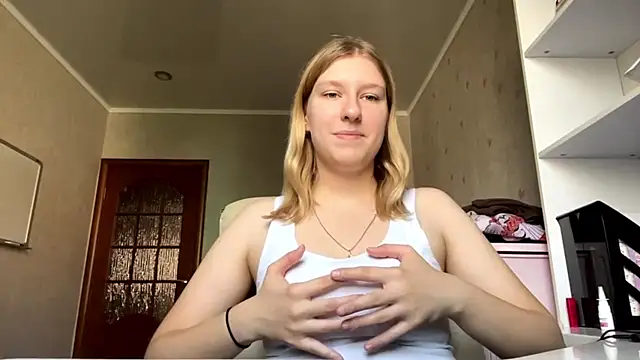 Snapshot of RollingSweet chatting on July 21, 7:42 am RollingSweet online show from July 21, 7:42 am