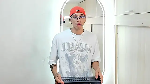 Snapshot of Mheysam_Youngerx chatting on July 18, 2:20 am Mheysam Youngerx online show from July 18, 2:20 am