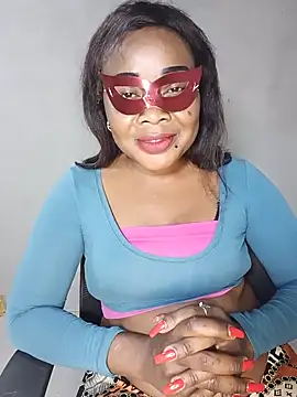 Snapshot of aylah32 chatting on July 18, 9:23 pm aylah32 online show from July 18, 9:23 pm