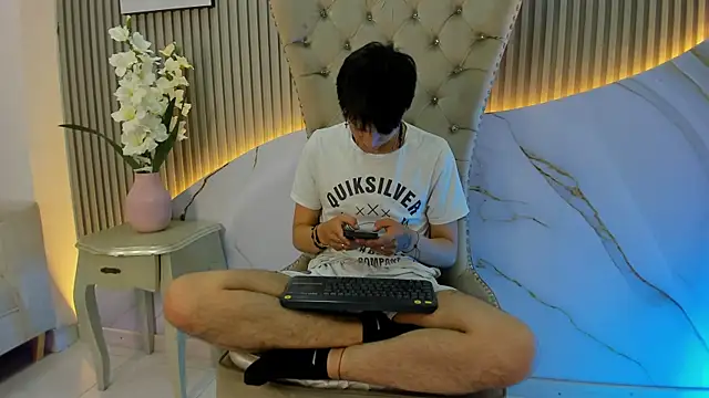 Snapshot of Luucky_Strike chatting on July 21, 3:41 am Luucky Strike online show from July 21, 3:41 am