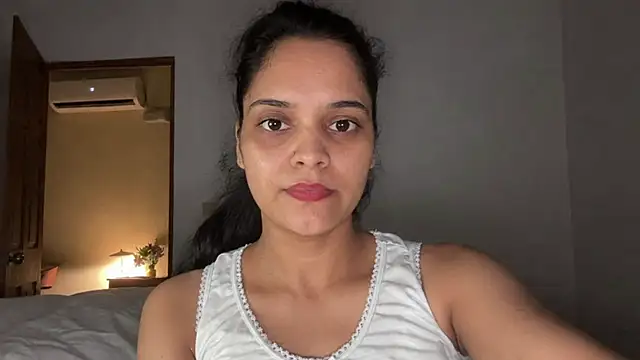 Snapshot of surili-294 chatting on July 19, 10:28 pm surili-294 online show from July 19, 10:28 pm