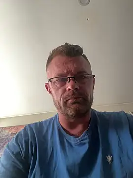 Snapshot of Alfredrolf chatting on July 19, 11:07 am Alfredrolf online show from July 19, 11:07 am