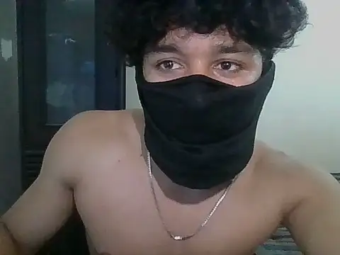 Snapshot of roxiii_ chatting on July 19, 2:03 pm roxiii online show from July 19, 2:03 pm