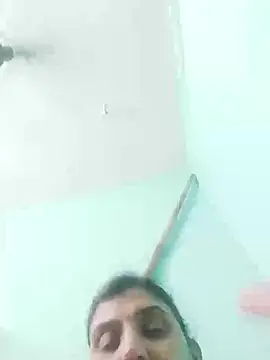 Snapshot of ShaliniL10 chatting on July 21, 5:03 pm ShaliniL10 online show from July 21, 5:03 pm