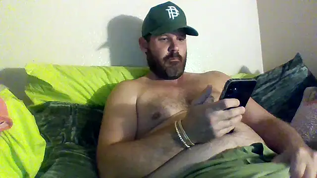Snapshot of Cubby_Holes chatting on July 19, 9:33 pm Cubby Holes online show from July 19, 9:33 pm