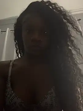 Snapshot of therealgiabenj chatting on July 21, 12:39 pm therealgiabenj online show from July 21, 12:39 pm