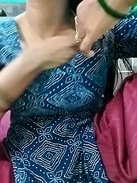 Snapshot of Lovely-Pihu chatting on July 21, 7:10 am Lovely-Pihu online show from July 21, 7:10 am