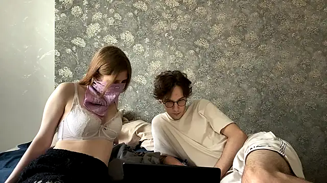 EseniaCouple  online show from July 30, 5:17 am