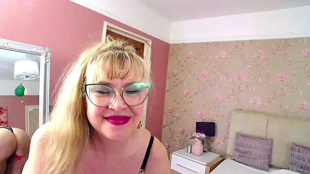 Snapshot of MatureMariah chatting on February 28, 3:59 am MatureMariah online show from February 28, 3:59 am