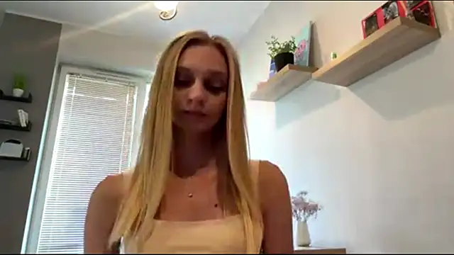 Snapshot of Lifeof_blonde chatting on July 24, 5:09 pm Lifeof blonde online show from July 24, 5:09 pm