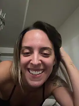 Snapshot of mellybearzzz chatting on July 22, 8:49 am mellybearzzz online show from July 22, 8:49 am