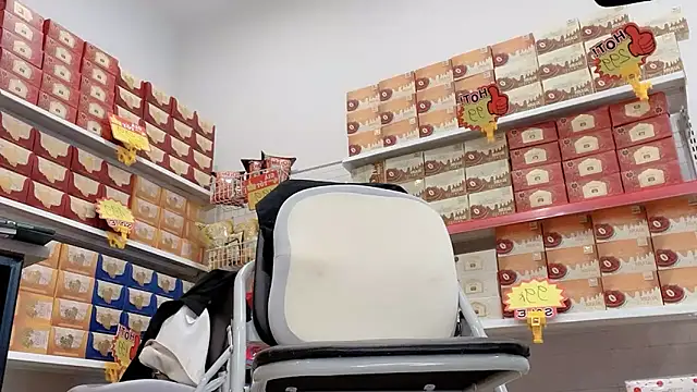 Snapshot of Katy_Bae chatting on February 27, 4:45 am Katy Bae online show from February 27, 4:45 am