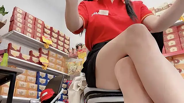 Snapshot of Katy_Bae chatting on February 14, 4:13 am Katy Bae online show from February 14, 4:13 am