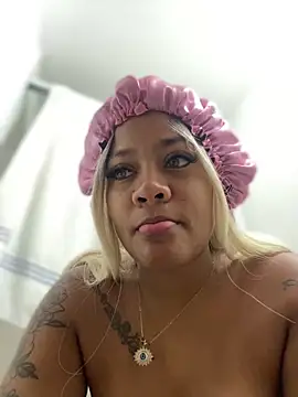 Snapshot of riri_brunnete chatting on March 7, 12:56 pm riri brunnete online show from March 7, 12:56 pm