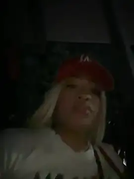 Snapshot of riri_brunnete chatting on July 9, 4:24 am riri brunnete online show from July 9, 4:24 am