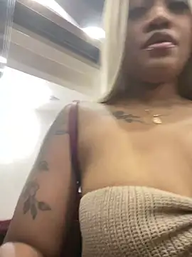 Snapshot of riri_brunnete chatting on June 16, 4:34 am riri brunnete online show from June 16, 4:34 am