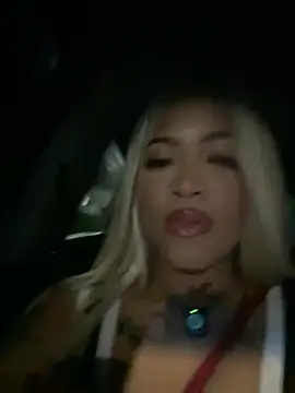 Snapshot of riri_brunnete chatting on June 21, 4:18 am riri brunnete online show from June 21, 4:18 am