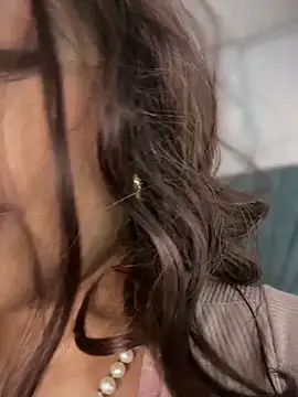 Snapshot of riri_brunnete chatting on March 1, 4:12 am riri brunnete online show from March 1, 4:12 am