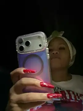 Snapshot of riri_brunnete chatting on June 28, 4:52 am riri brunnete online show from June 28, 4:52 am