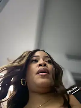 Snapshot of riri_brunnete chatting on February 28, 4:12 am riri brunnete online show from February 28, 4:12 am