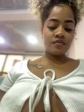 Snapshot of riri_brunnete chatting on March 22, 9:34 am riri brunnete online show from March 22, 9:34 am