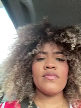 Snapshot of riri_brunnete chatting on March 2, 7:52 pm riri brunnete online show from March 2, 7:52 pm