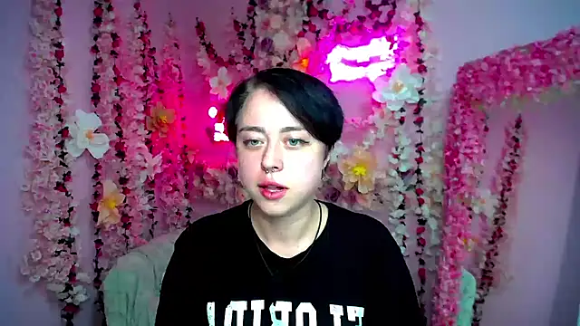 Snapshot of Adelin_R chatting on July 30, 11:53 am Adelin R online show from July 30, 11:53 am