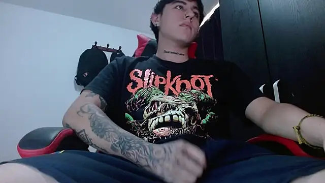 Snapshot of Sebas_bkr chatting on July 23, 6:15 pm Sebas bkr online show from July 23, 6:15 pm