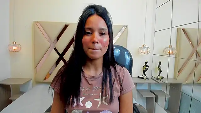 Ivonne Latina online show from July 23, 8:05 pm