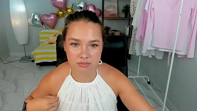 RoseJones online show from July 27, 1:18 pm