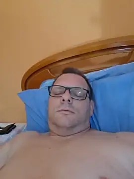 Snapshot of Monello8484 chatting on July 29, 8:24 am Monello8484 online show from July 29, 8:24 am