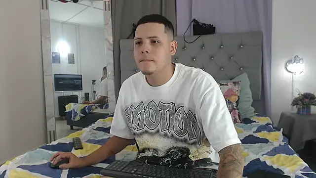 Snapshot of AnthoonyReyes chatting on July 25, 2:34 pm AnthoonyReyes online show from July 25, 2:34 pm