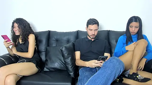 Snapshot of Royal_Threesome18 chatting on July 24, 2:51 am Royal Threesome18 online show from July 24, 2:51 am