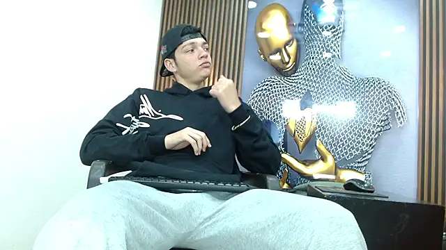 Snapshot of AlejoBussnek chatting on July 28, 12:12 pm AlejoBussnek online show from July 28, 12:12 pm