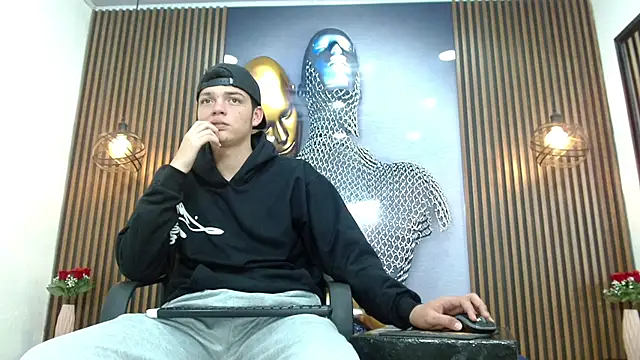 Snapshot of AlejoBussnek chatting on July 28, 6:20 pm AlejoBussnek online show from July 28, 6:20 pm