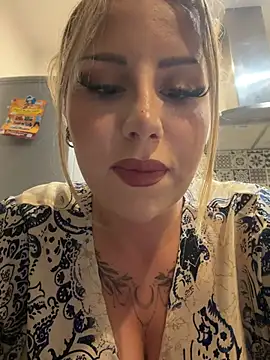 mila kween online show from July 24, 10:17 pm