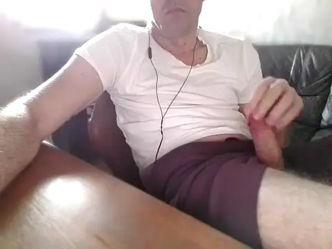 Snapshot of trebor600 chatting on November 26, 9:20 am trebor600 online show from November 26, 9:20 am